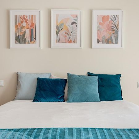 Joivy Stylish City Centre Flat With Parking Мая Экстерьер фото