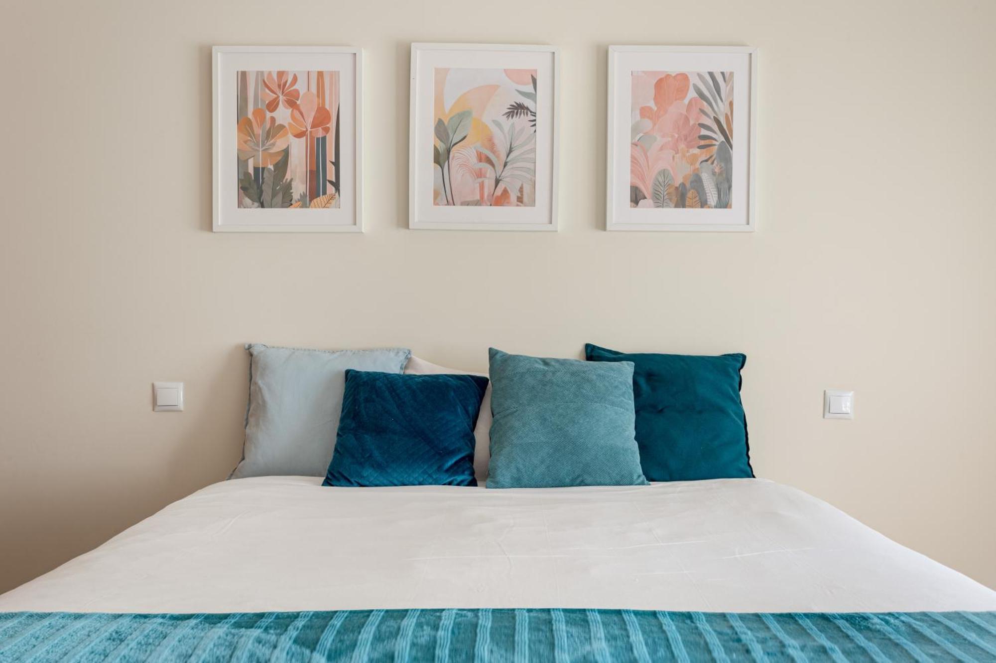 Joivy Stylish City Centre Flat With Parking Мая Экстерьер фото