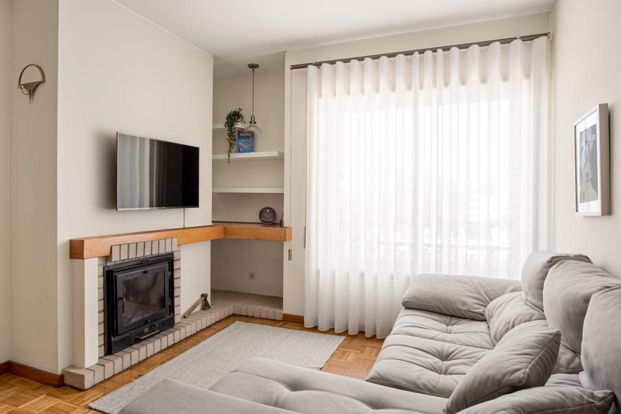Joivy Stylish City Centre Flat With Parking Мая Экстерьер фото