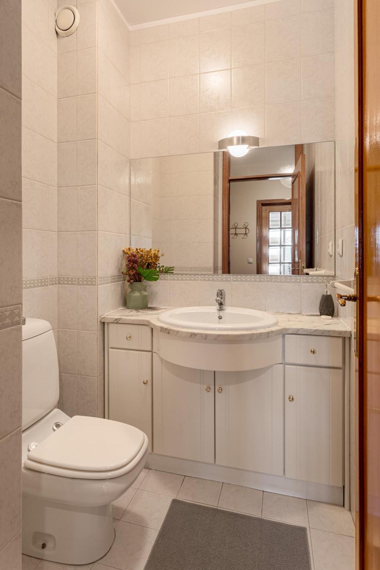 Joivy Stylish City Centre Flat With Parking Мая Экстерьер фото