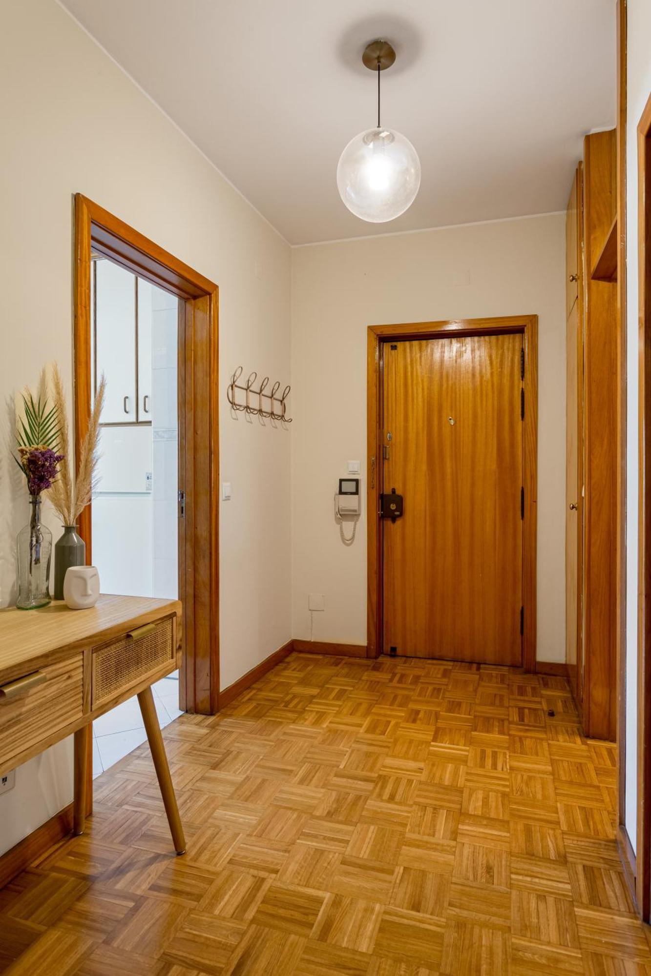 Joivy Stylish City Centre Flat With Parking Мая Экстерьер фото
