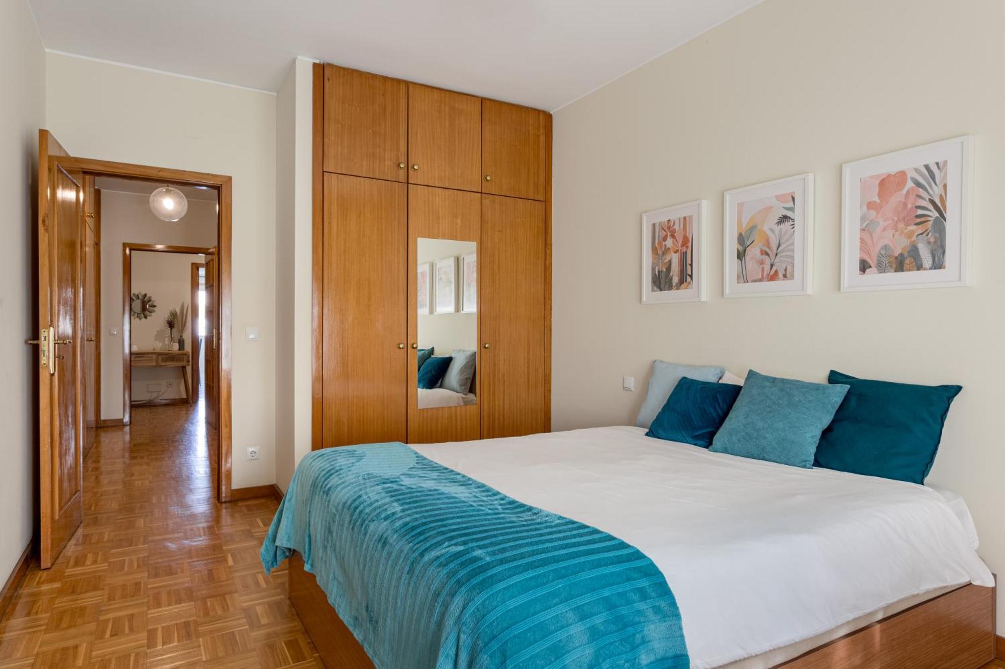 Joivy Stylish City Centre Flat With Parking Мая Экстерьер фото