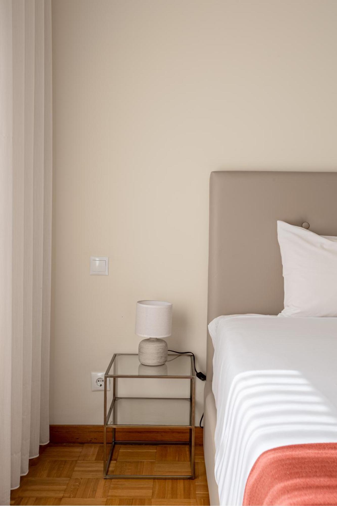 Joivy Stylish City Centre Flat With Parking Мая Экстерьер фото