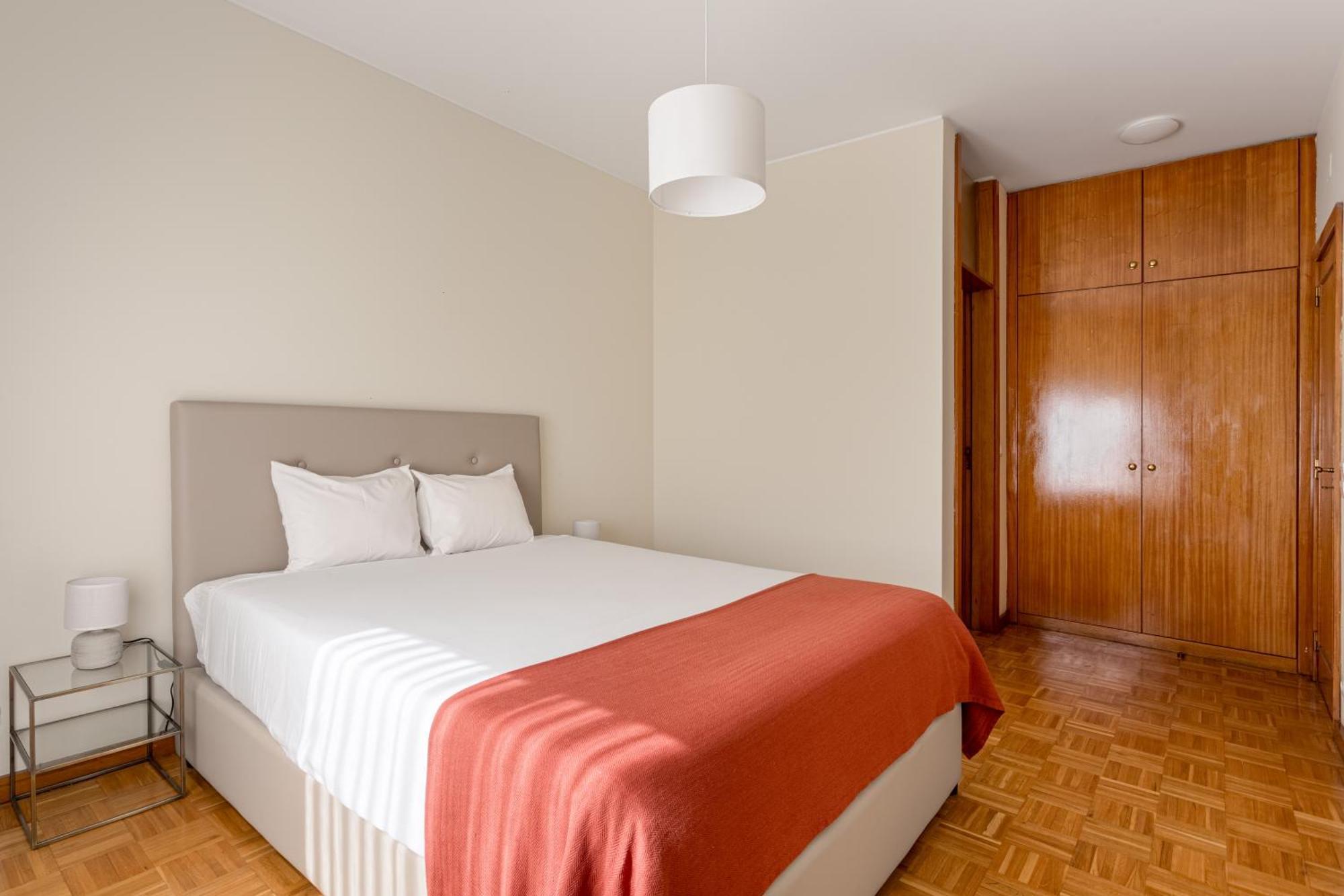 Joivy Stylish City Centre Flat With Parking Мая Экстерьер фото