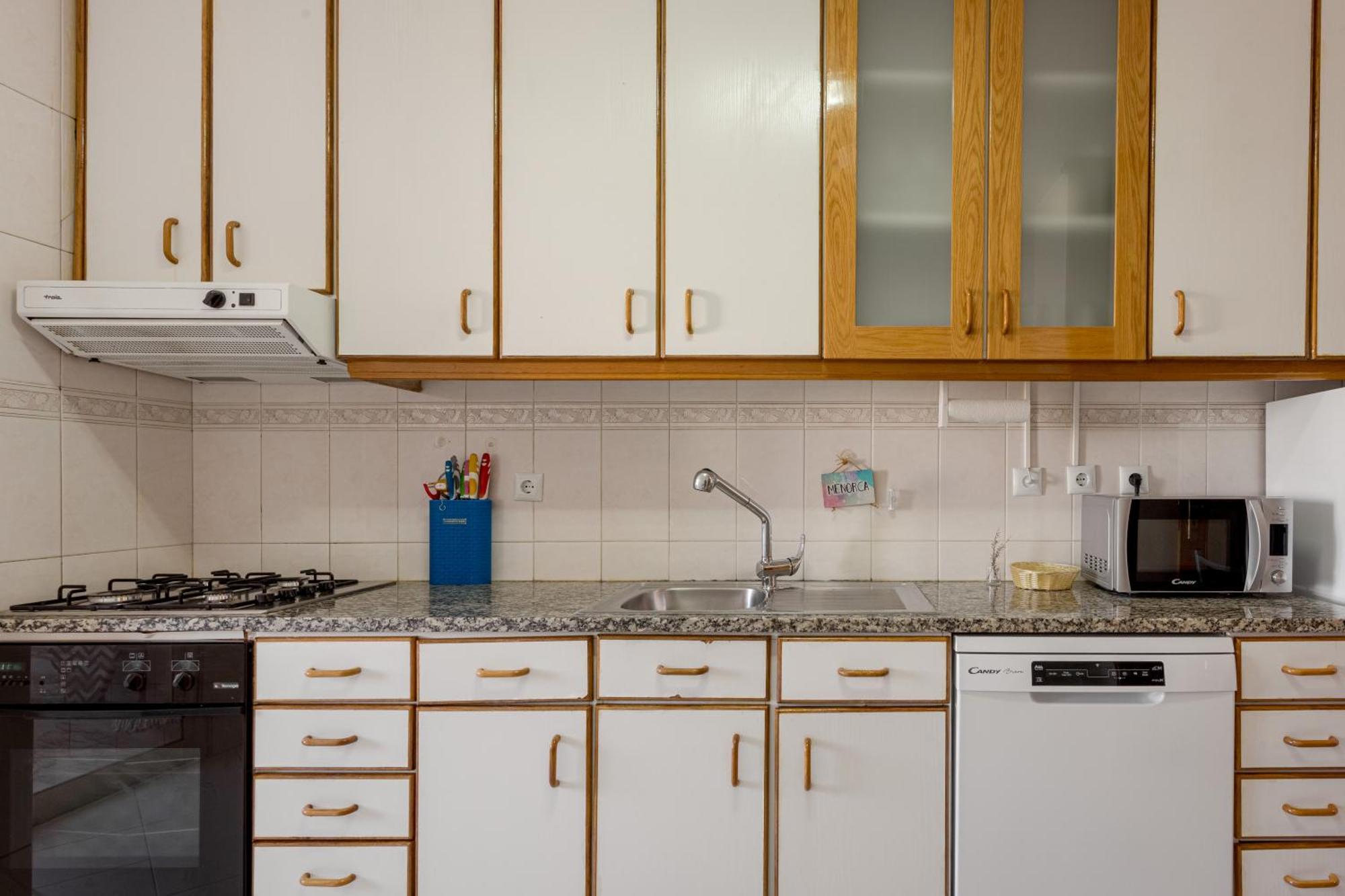 Joivy Stylish City Centre Flat With Parking Мая Экстерьер фото