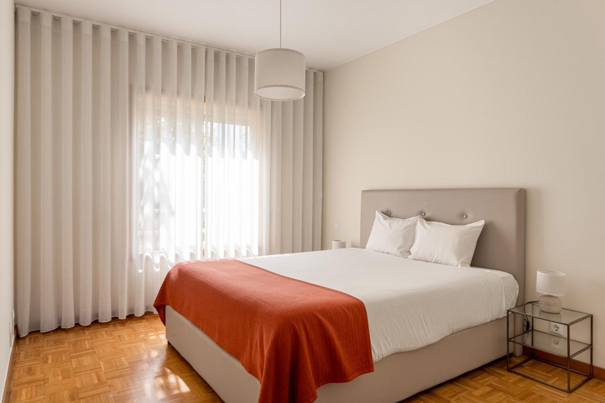 Joivy Stylish City Centre Flat With Parking Мая Экстерьер фото