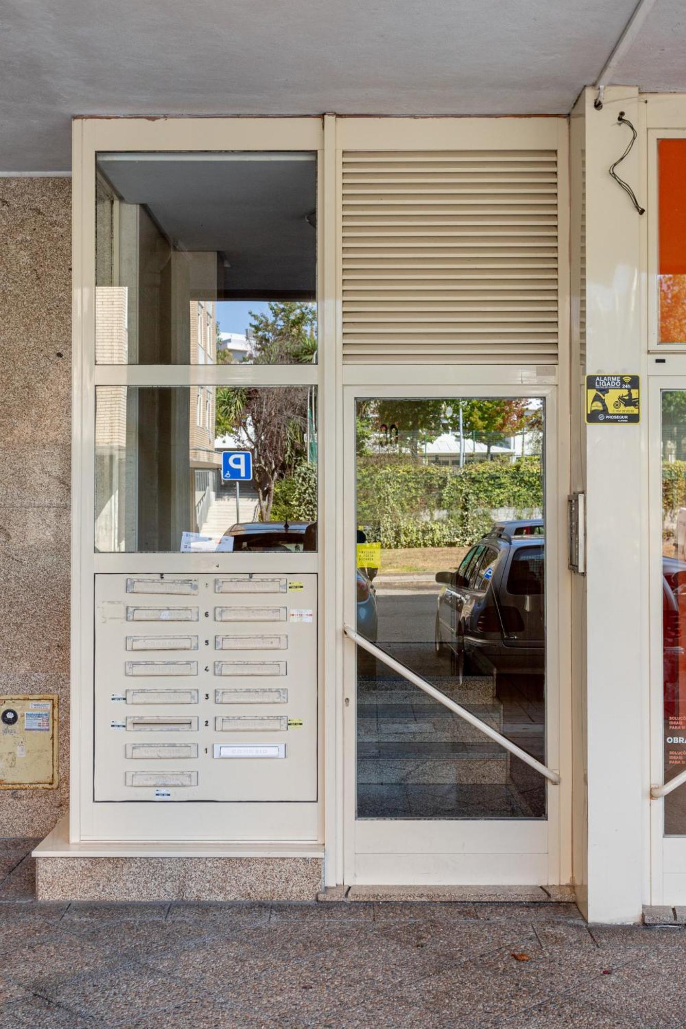Joivy Stylish City Centre Flat With Parking Мая Экстерьер фото