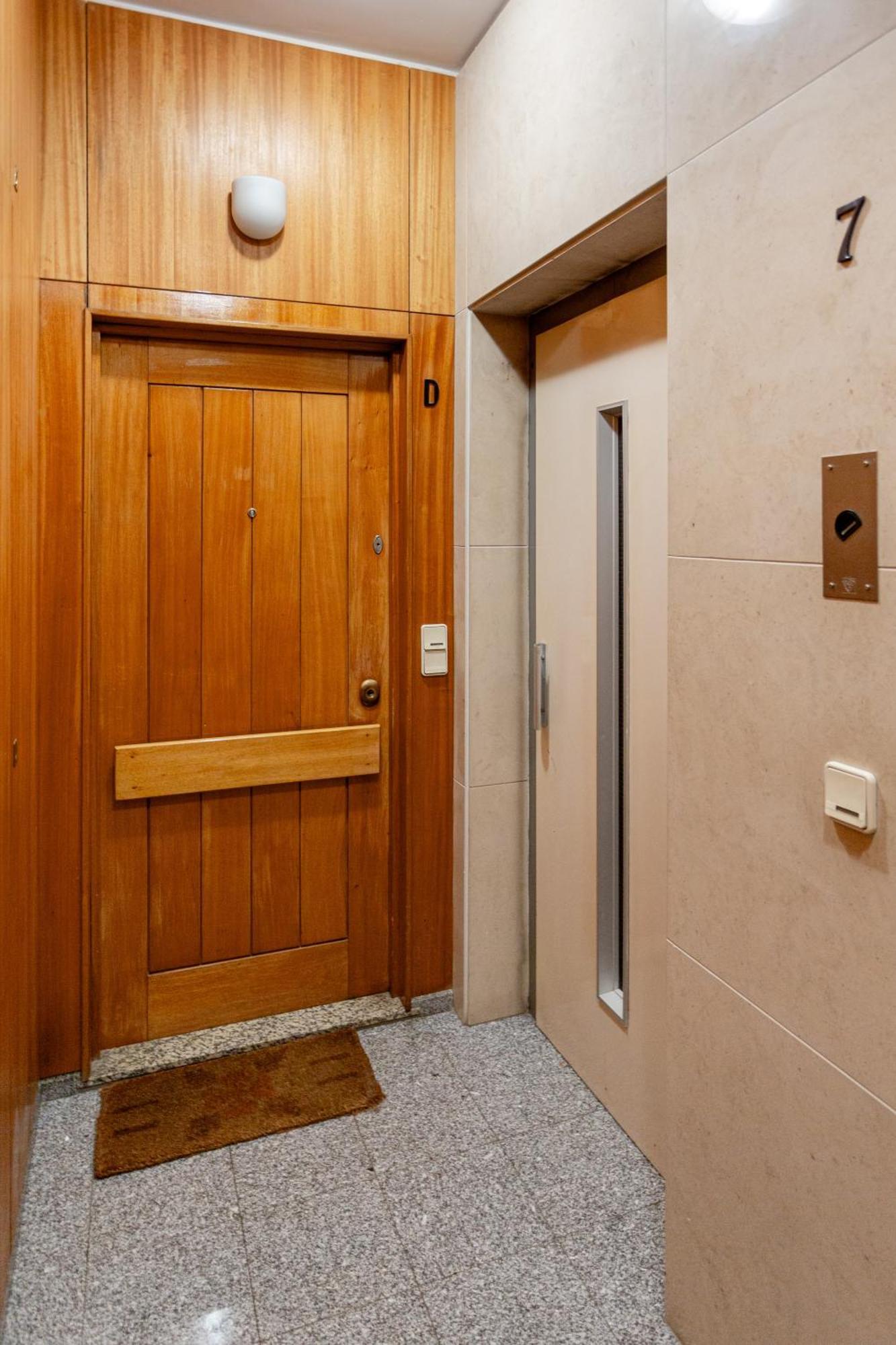 Joivy Stylish City Centre Flat With Parking Мая Экстерьер фото
